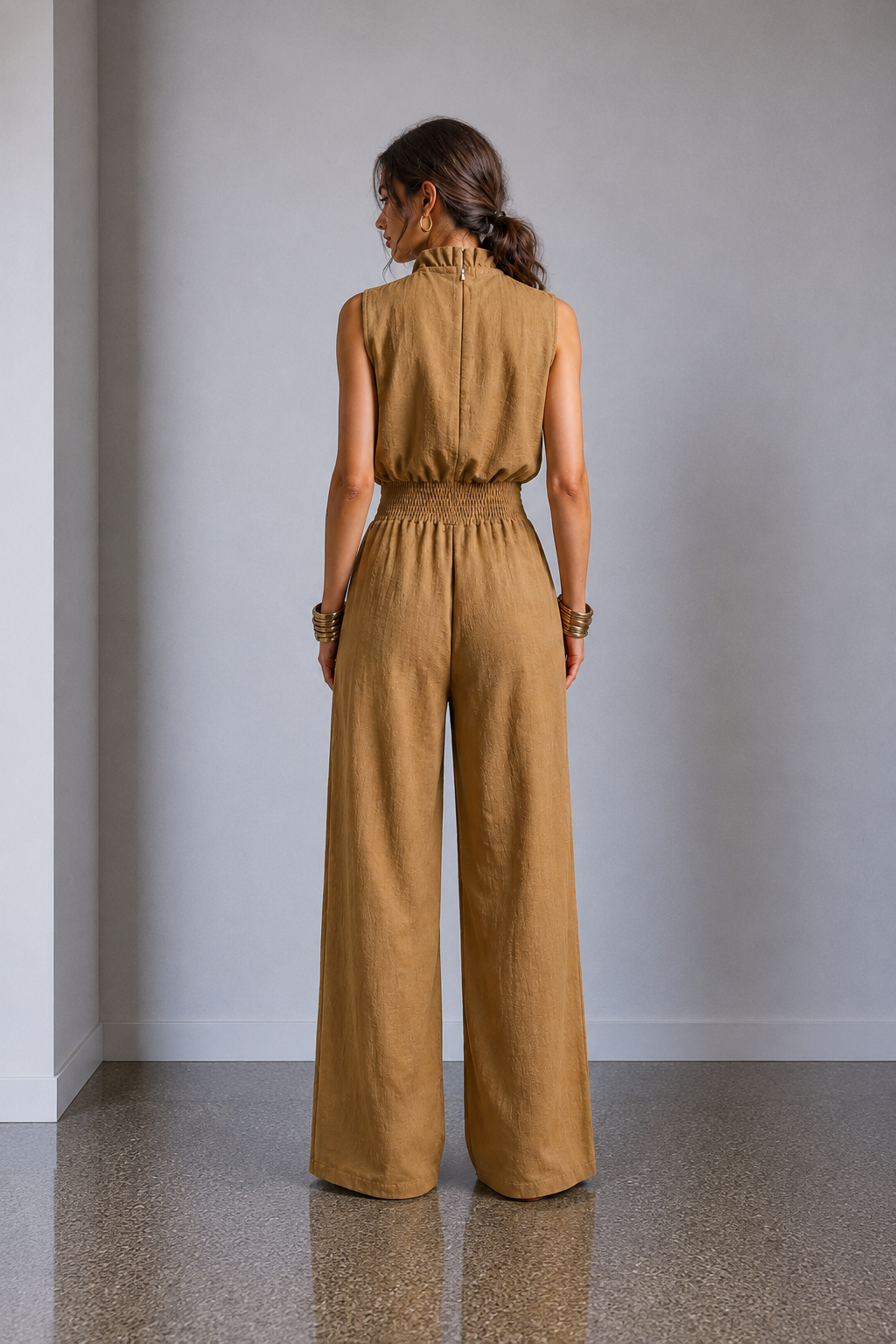 Zenaide | Mono color camel con cuello alto y pernera ancha