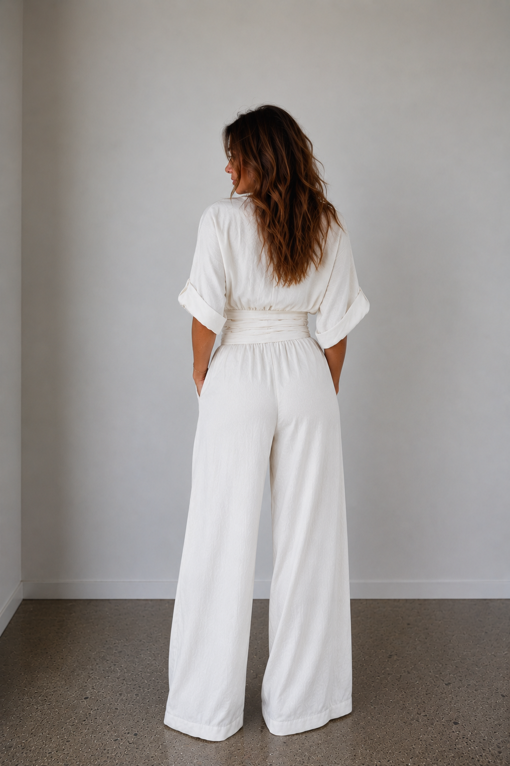 Daniela - Mono elegante de escote en V y pierna ancha