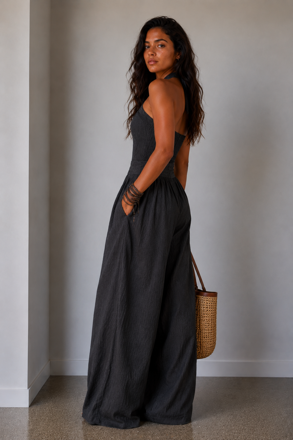 Ariana | Mono Elegante Escote Cruzado